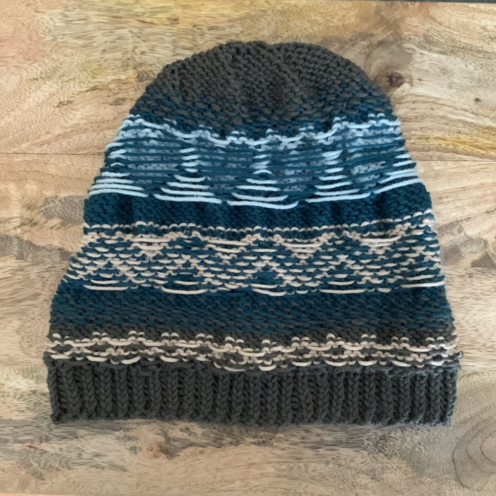 Fair Isle Hand Knitted Hat with Hearts and geometrical pattern -Merino Superwash - Picture 8 of 11